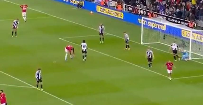 开云APP-战犯表现，姆伯莫一脚踢飞绝佳机会，库尼亚抱头、谢什科捶地