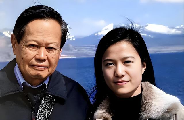 开云注册网址-卷巨额遗产出逃英国，给杨振宁戴绿帽子，翁帆身上的谣言有多离谱