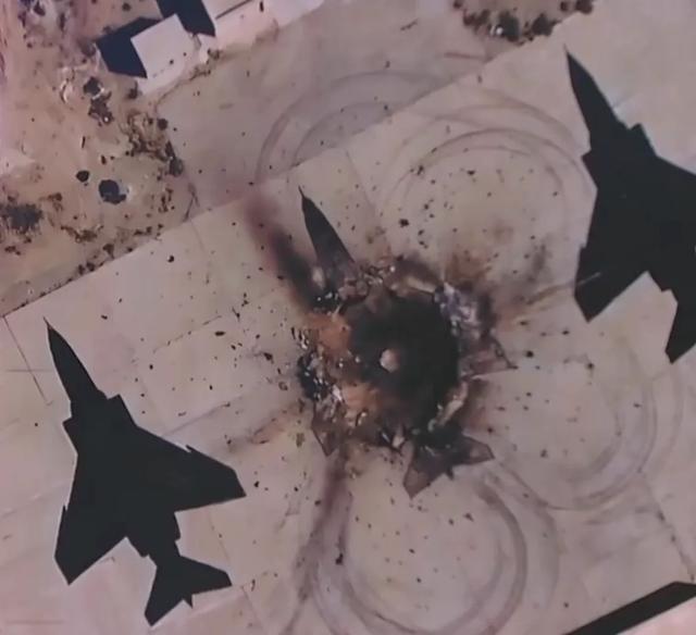 开云官网-以色列宣布击毁伊朗战机，并公布导弹轰炸画面，而画面中被炸“战机”纹丝不动，竟是画在停机坪上的涂鸦